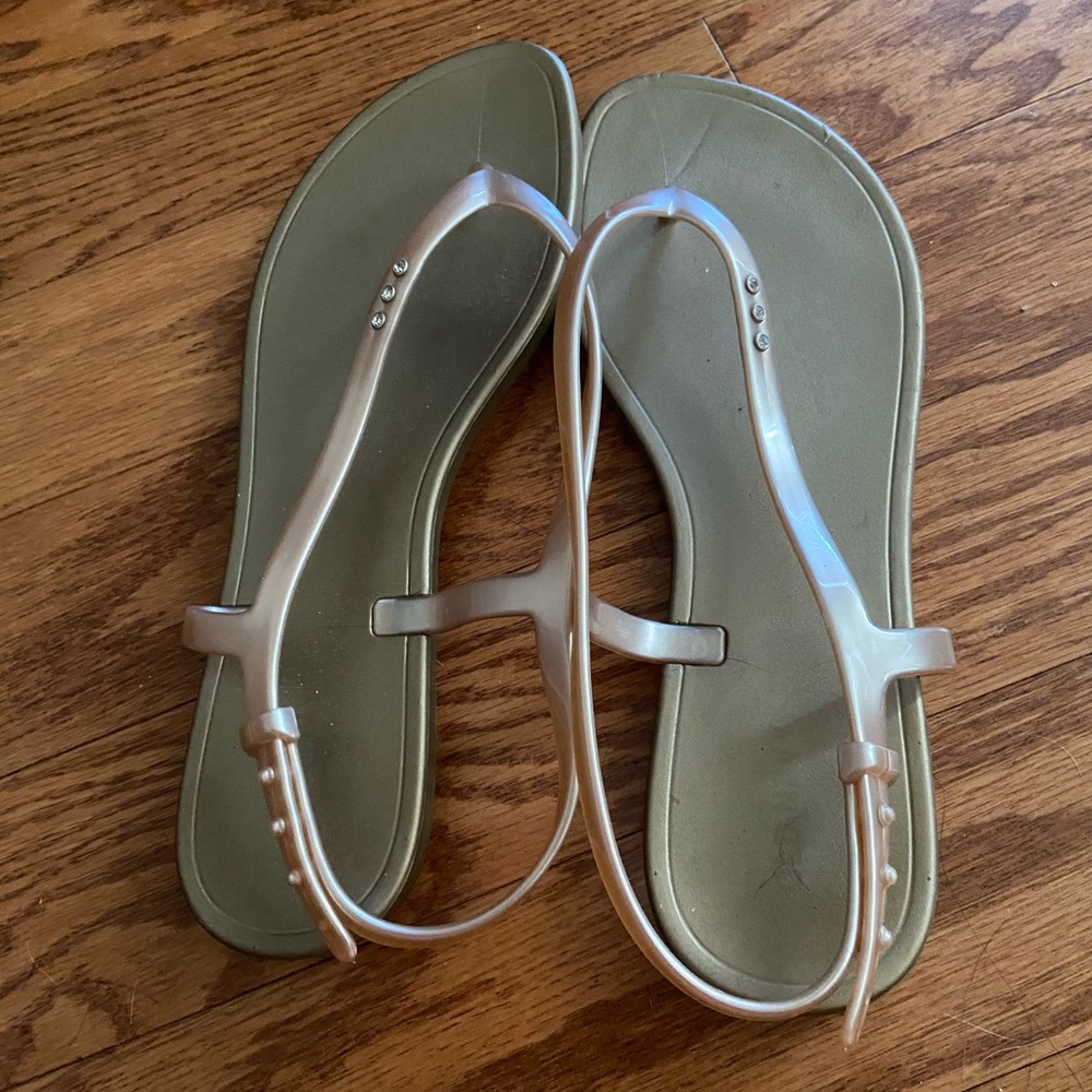 Tan jelly sandals.